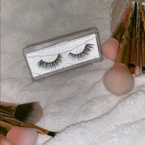 💎5/$25💎 Demi-Wispies High-Quality Mink Lashes - Picture 4 of 5